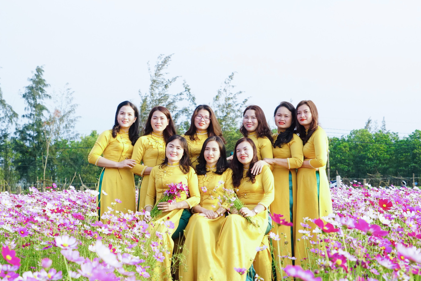 Cánh đồng hoa sao nhái ở Hà Tĩnh thu hút đông bạn trẻ đến chụp hình ảnh 11