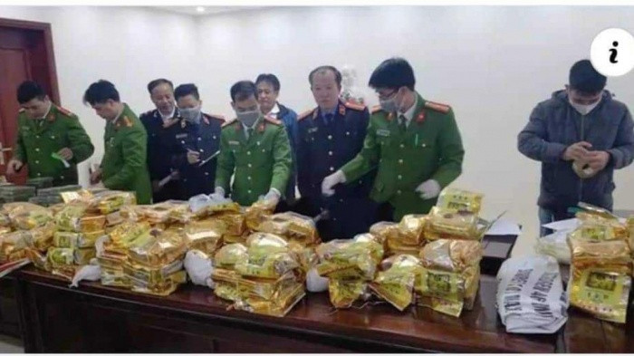 Bắt nhóm đối tượng chở 8 bao tải chứa hàng trăm kg chất nghi ma túy ảnh 1