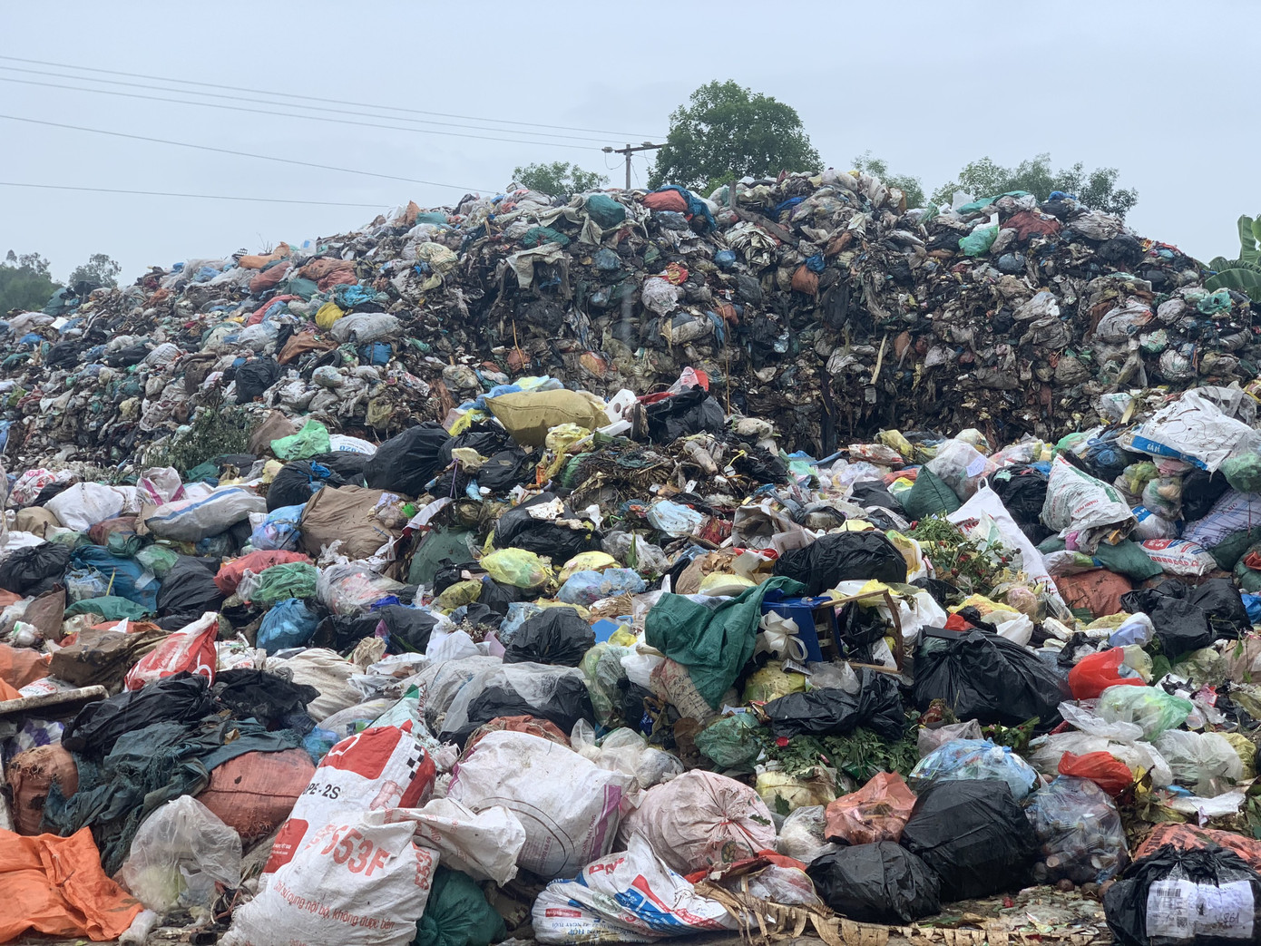 Lò đốt tiền tỷ vừa dùng đã bỏ không, hơn 2.000 tấn rác chất như núi ảnh 6