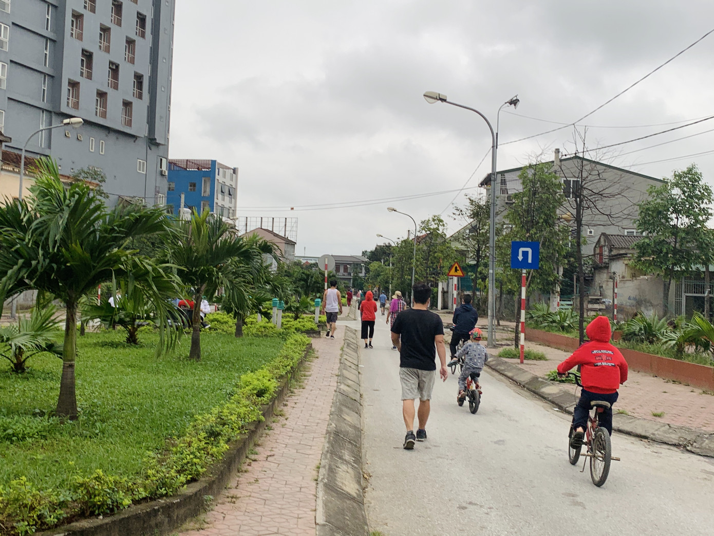 Phớt lờ lệnh cách ly, người dân Vinh vẫn tụ tập vui chơi, không đeo khẩu trang ảnh 8