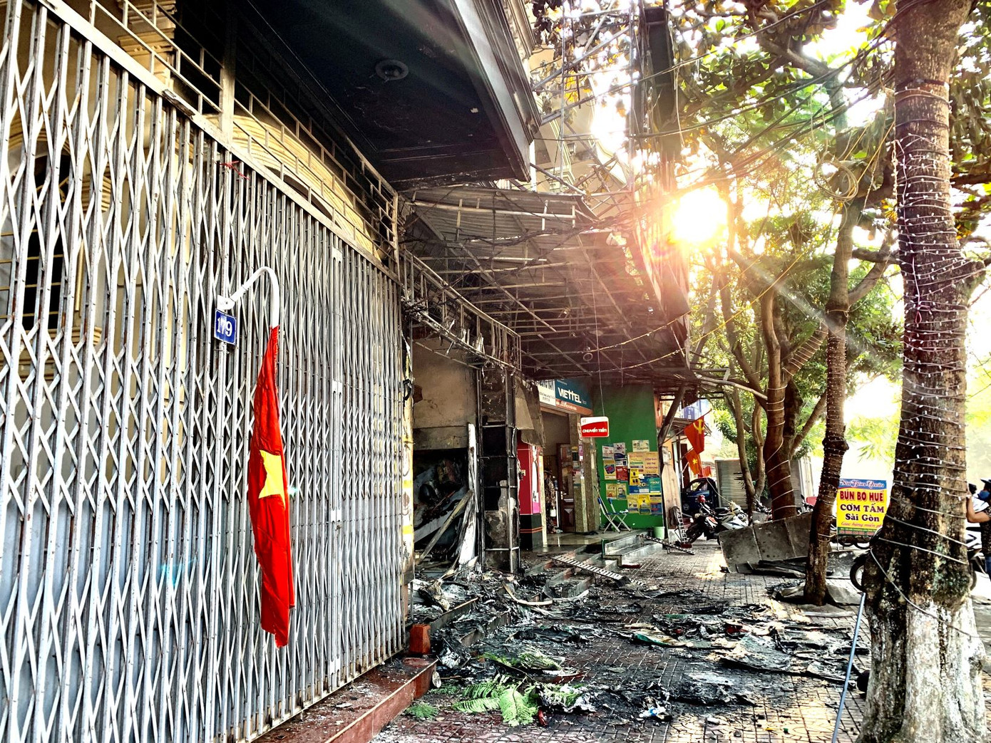 Tiệm bánh 3 tầng bị thiêu rụi lúc rạng sáng ảnh 5