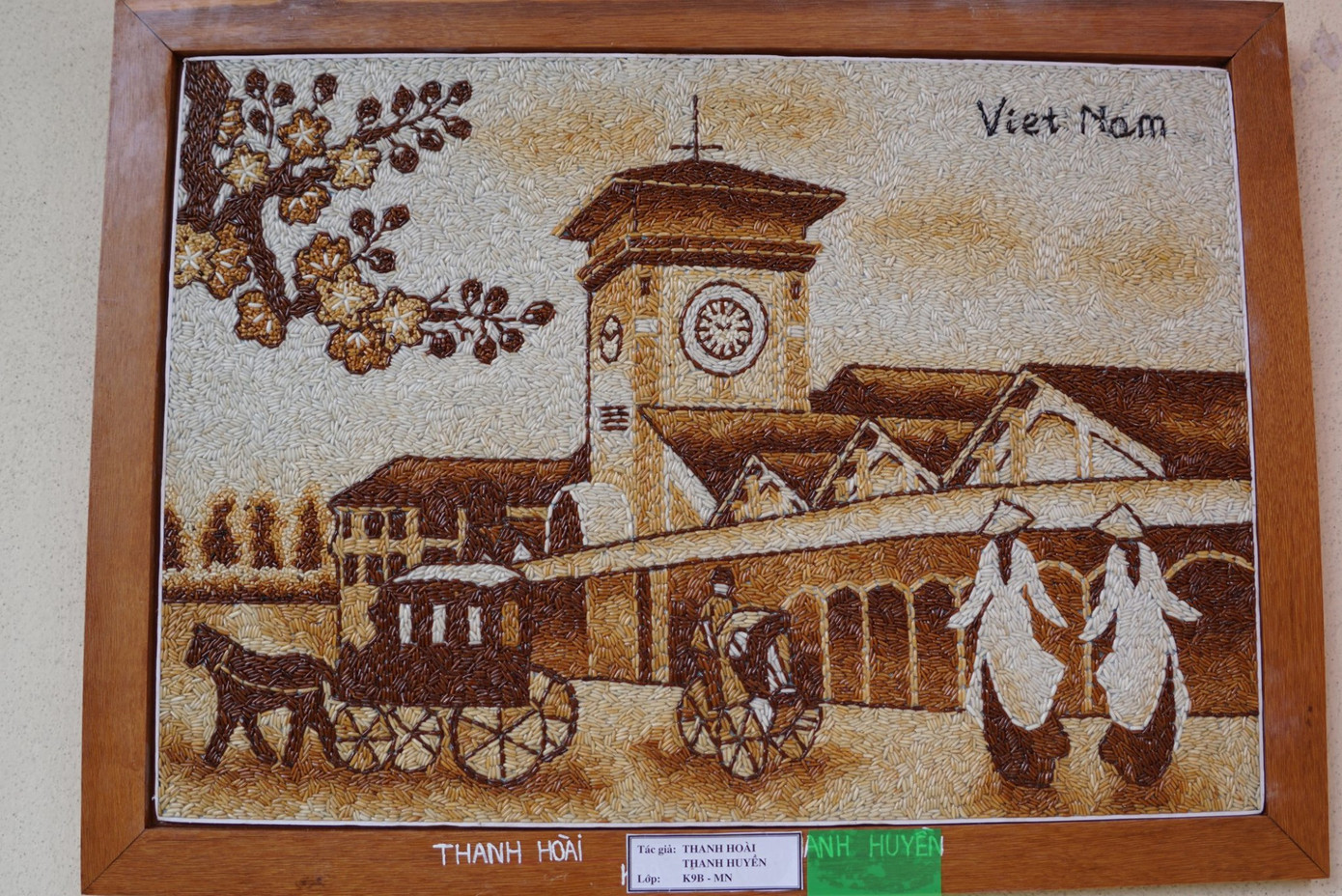 Triển lãm đấu giá tranh gạo gây quỹ giúp sinh viên khó khăn ảnh 12