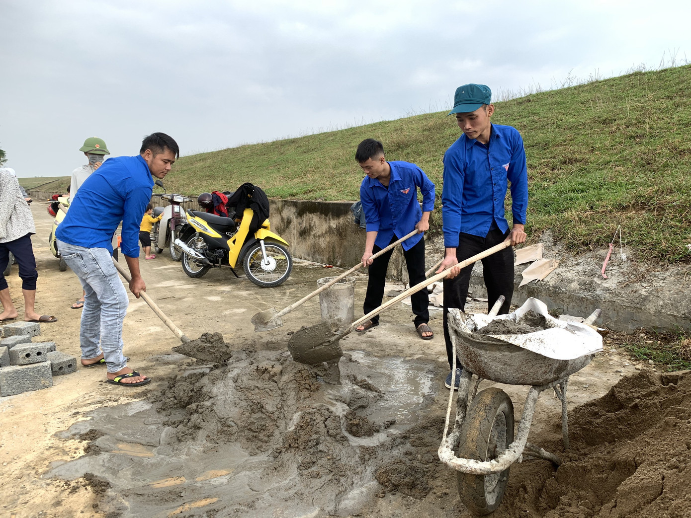 Thanh niên Hà Tĩnh ra quân ‘Tình nguyện mùa Đông 2020, Xuân tình nguyện 2021’ ảnh 13