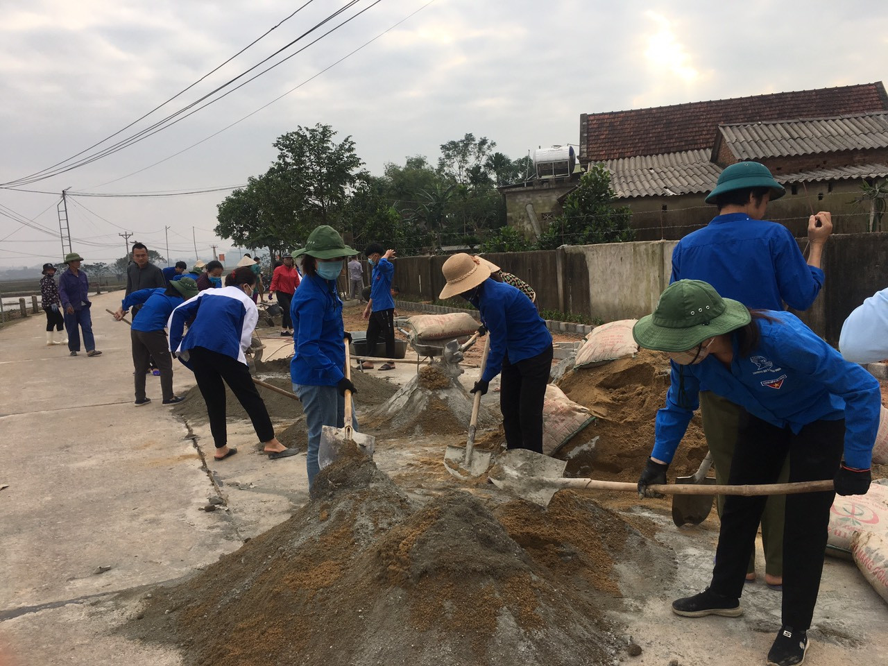 Thanh niên Hà Tĩnh ra quân ‘Tình nguyện mùa Đông 2020, Xuân tình nguyện 2021’ ảnh 11