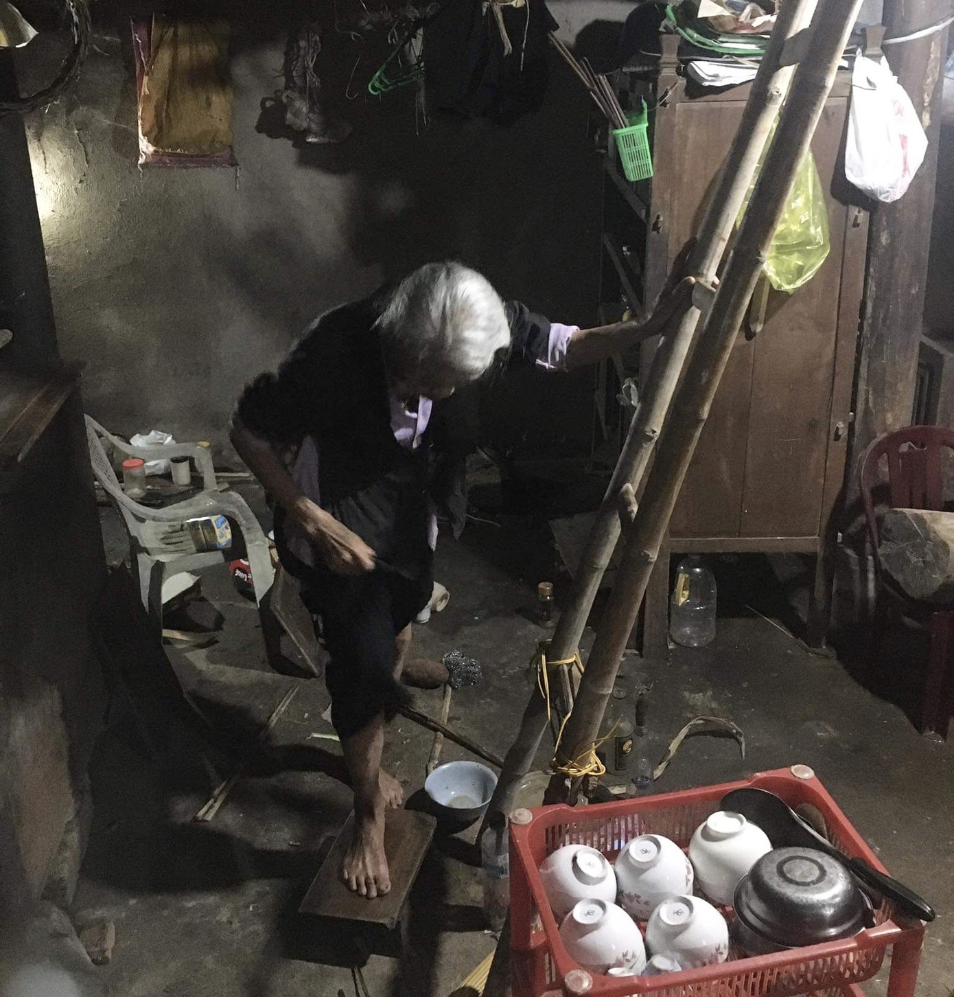 Hà Tĩnh nước vây tứ bề, người dân vội vã ôm đồ chạy lụt ảnh 13