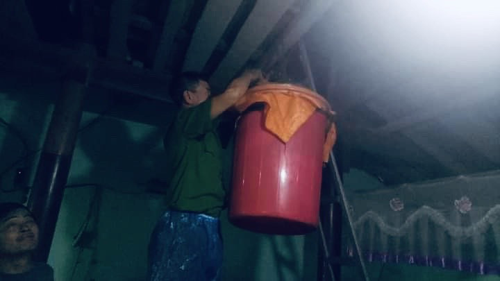 Hà Tĩnh nước vây tứ bề, người dân vội vã ôm đồ chạy lụt ảnh 14