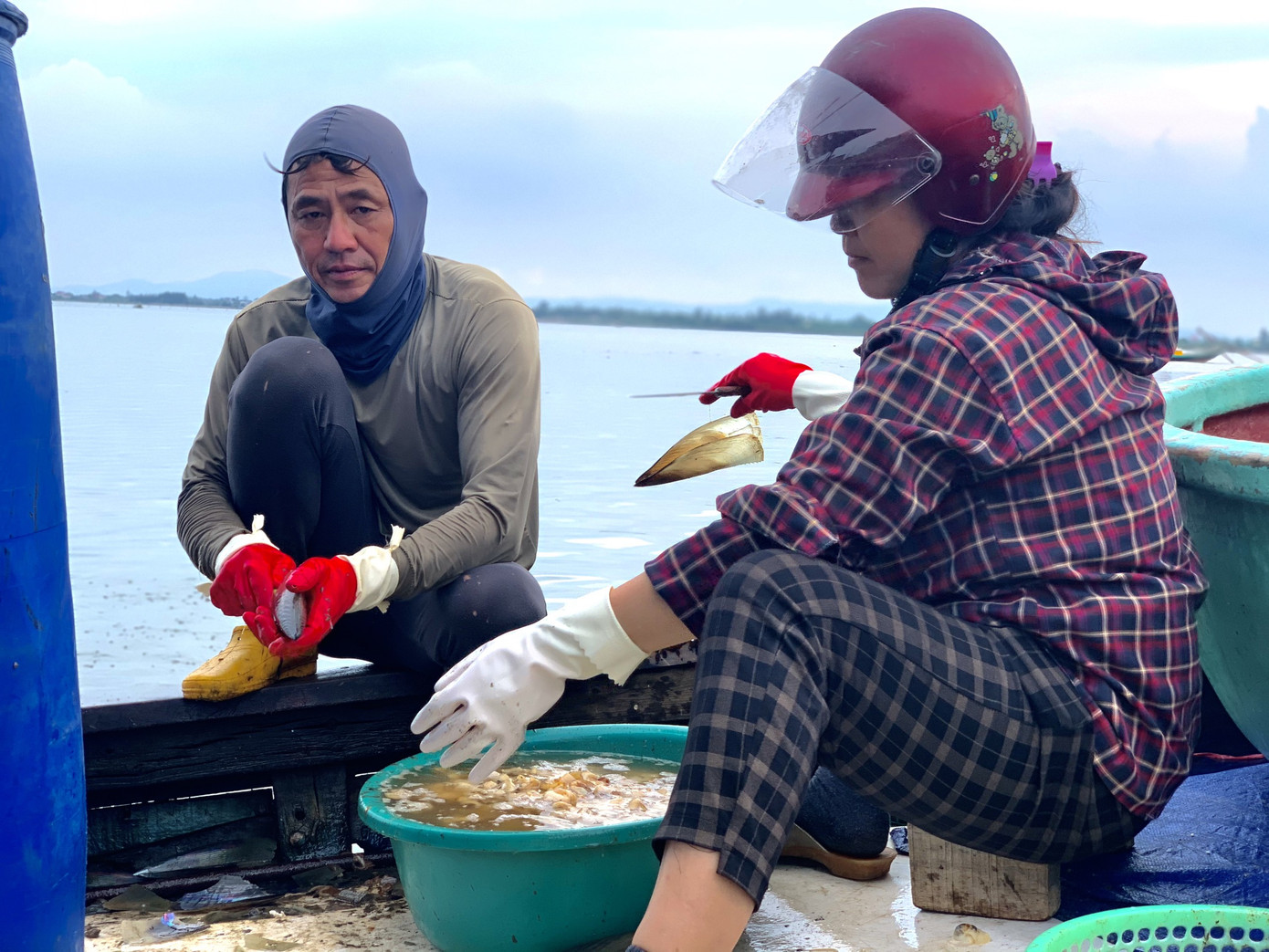 Trúng đậm 'lộc trời', ngư dân Hà Tĩnh kiếm tiền triệu mỗi ngày ảnh 5