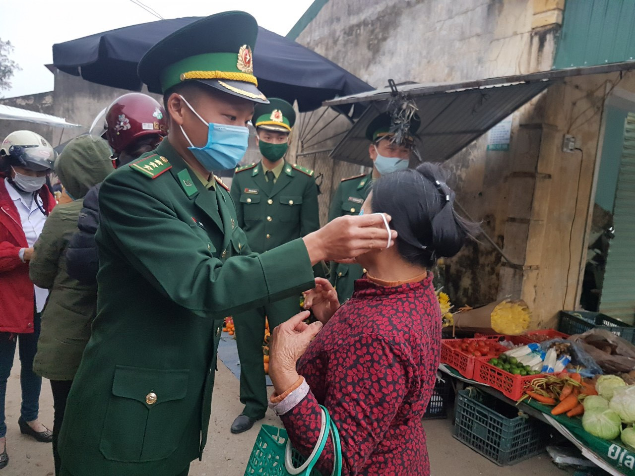 Tuổi trẻ Hà Tĩnh thực hiện nhiều hoạt động phòng dịch COVID-19 ảnh 15