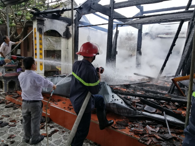 ‘Bà hỏa’ thiêu rụi nhà thờ họ 12 đời ở Nghệ An ảnh 1