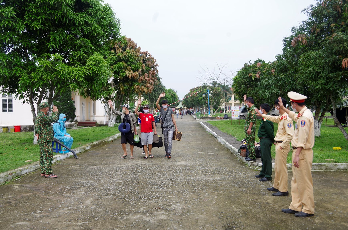 Hơn 600 công dân hoàn thành thời gian cách ly tại Hà Tĩnh ảnh 6