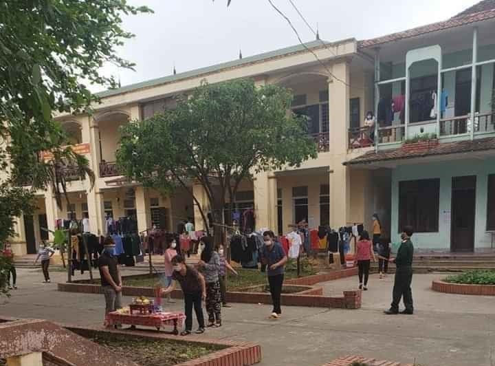 Cha qua đời, nam thanh niên lập bàn thờ trong khu cách ly ảnh 2