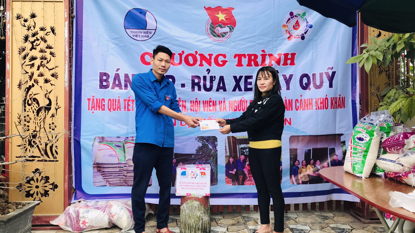 Tuổi trẻ Hà Tĩnh rửa xe, bán gạo gây quỹ hưởng ứng Tết vì người nghèo ảnh 6