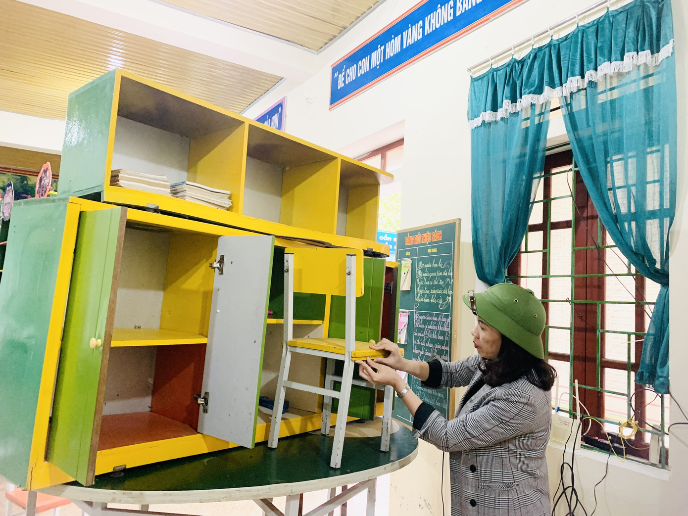 Nhiều trường học Hà Tĩnh chồng chất khó khăn sau lũ ảnh 3