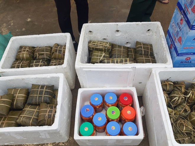 Góp gạo nếp, đậu xanh, thịt heo gói bánh chưng tặng khu cách ly ảnh 1