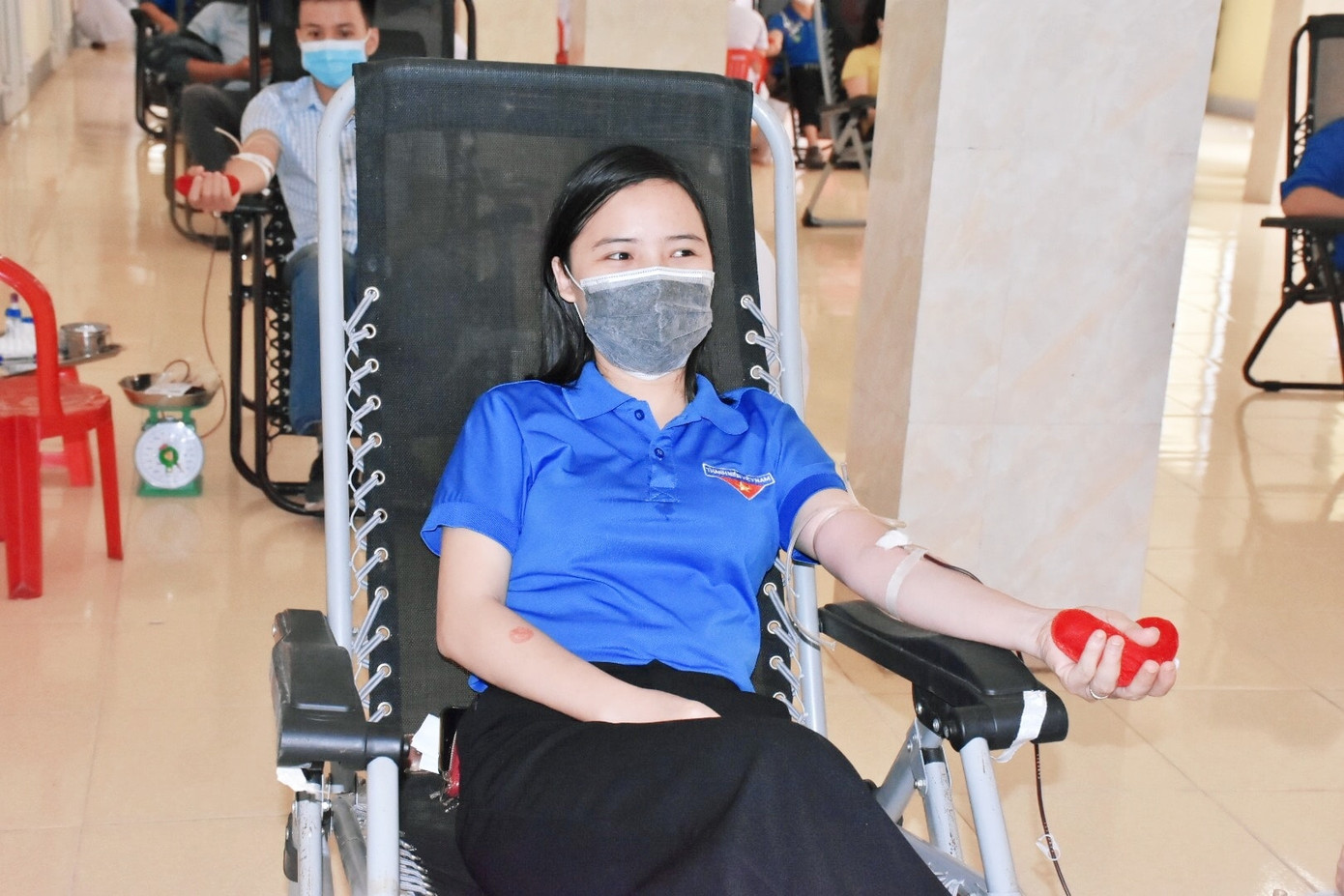 Thanh niên Hà Tĩnh 'hiến máu an toàn, không ngại Covid' ảnh 2