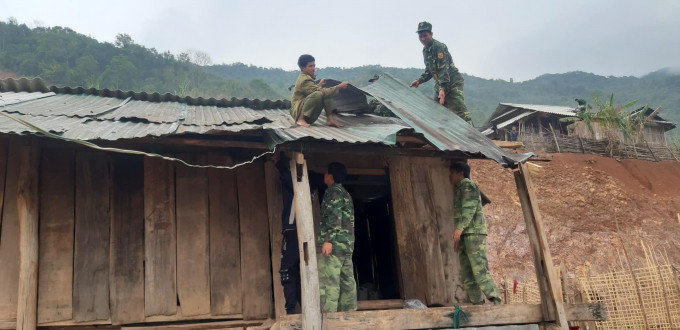 Mưa đá kèm lốc xoáy tàn phá hàng chục ngôi nhà ở miền núi Nghệ An ảnh 2
