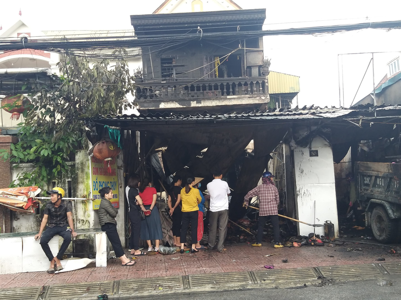 Ngôi nhà ở Hà Tĩnh bốc cháy dữ dội lúc rạng sáng ảnh 3