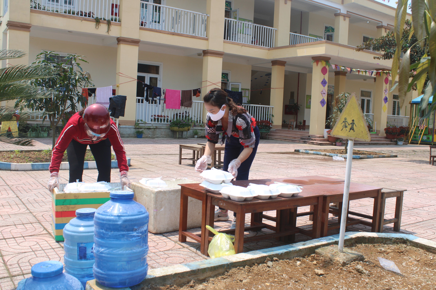 Hà Tĩnh gấp rút hoàn thành phòng cách ly riêng biệt cho trường hợp F1, F2 ảnh 9