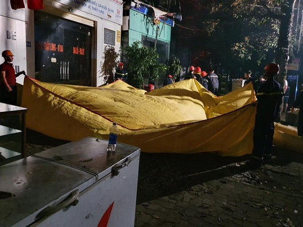 Nam thanh niên bỏ ý định tự tử sau hơn 2 giờ 'cố thủ' trên nóc nhà ảnh 7