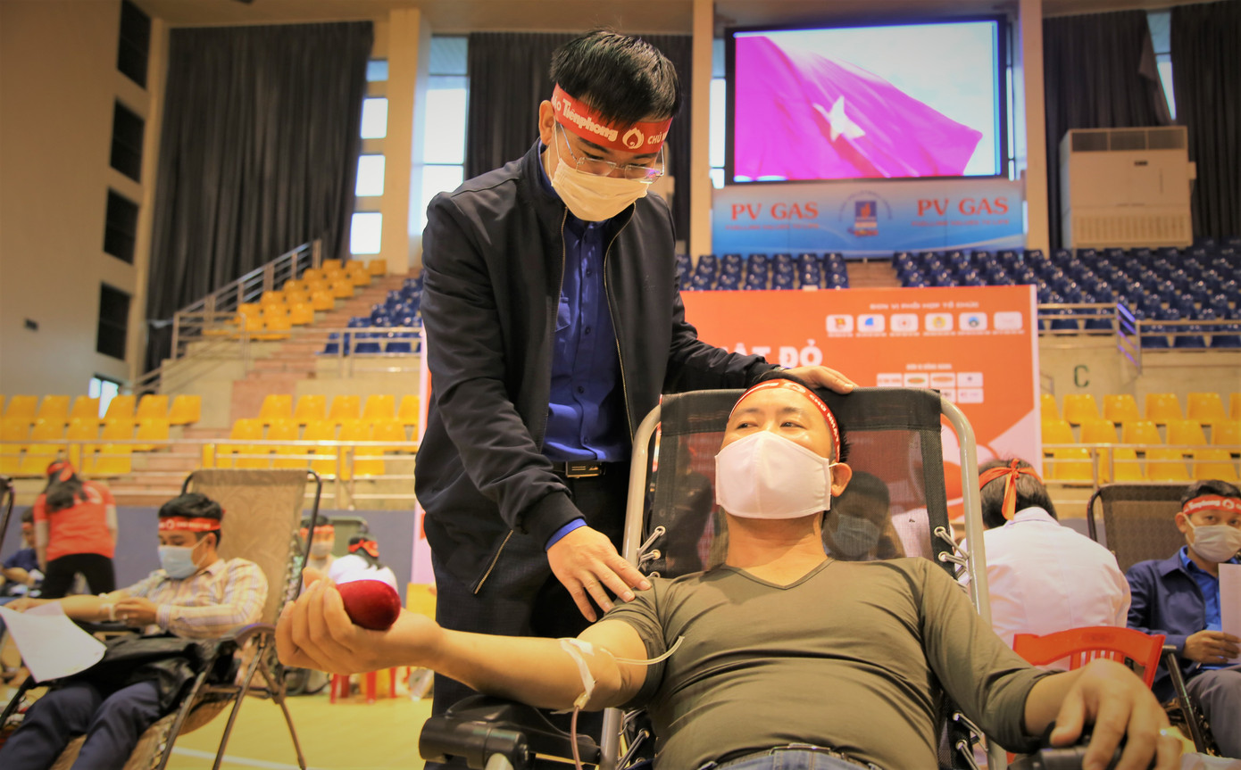 Chủ nhật Đỏ Hà Tĩnh tiếp nhận 486 đơn vị máu ảnh 15