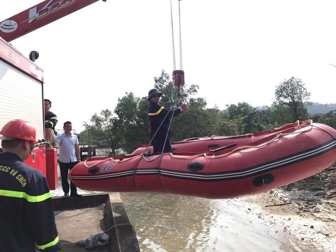 Tìm thấy thi thể người đàn ông sau hai ngày nhảy cầu tự tử ảnh 1