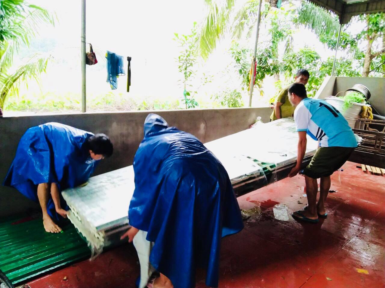 460 đội thanh niên tình nguyện đến từng nhà giúp dân chạy lũ ảnh 6