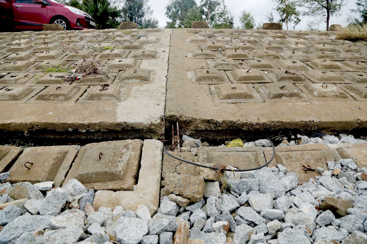 Đê chắn sóng 300 tỷ ở Hà Tĩnh sạt lở, đứt gãy sau bão số 5 ảnh 2