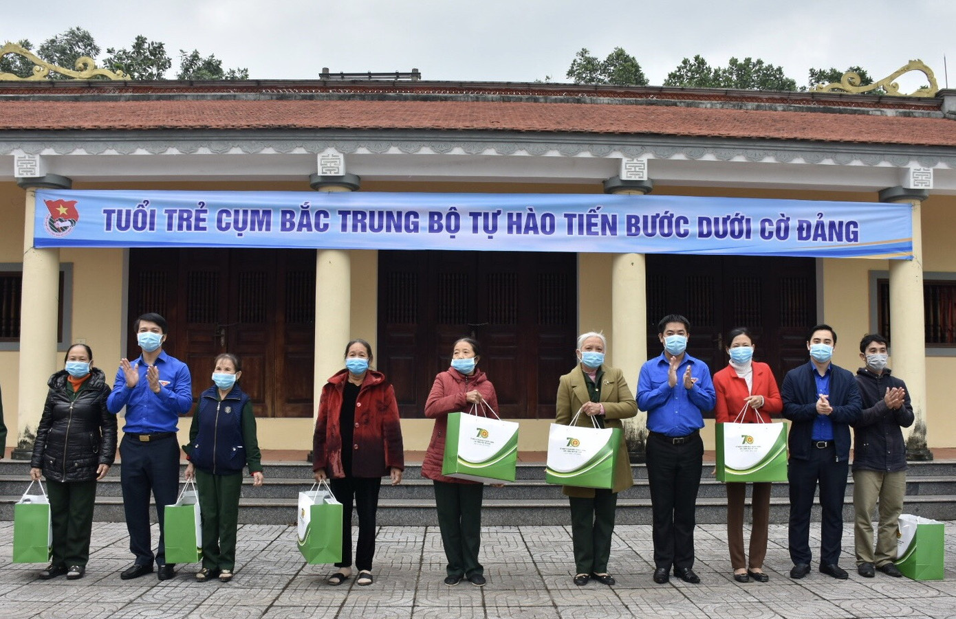 Khánh thành công trình 'Đường điện thanh niên thắp sáng làng quê' ảnh 3