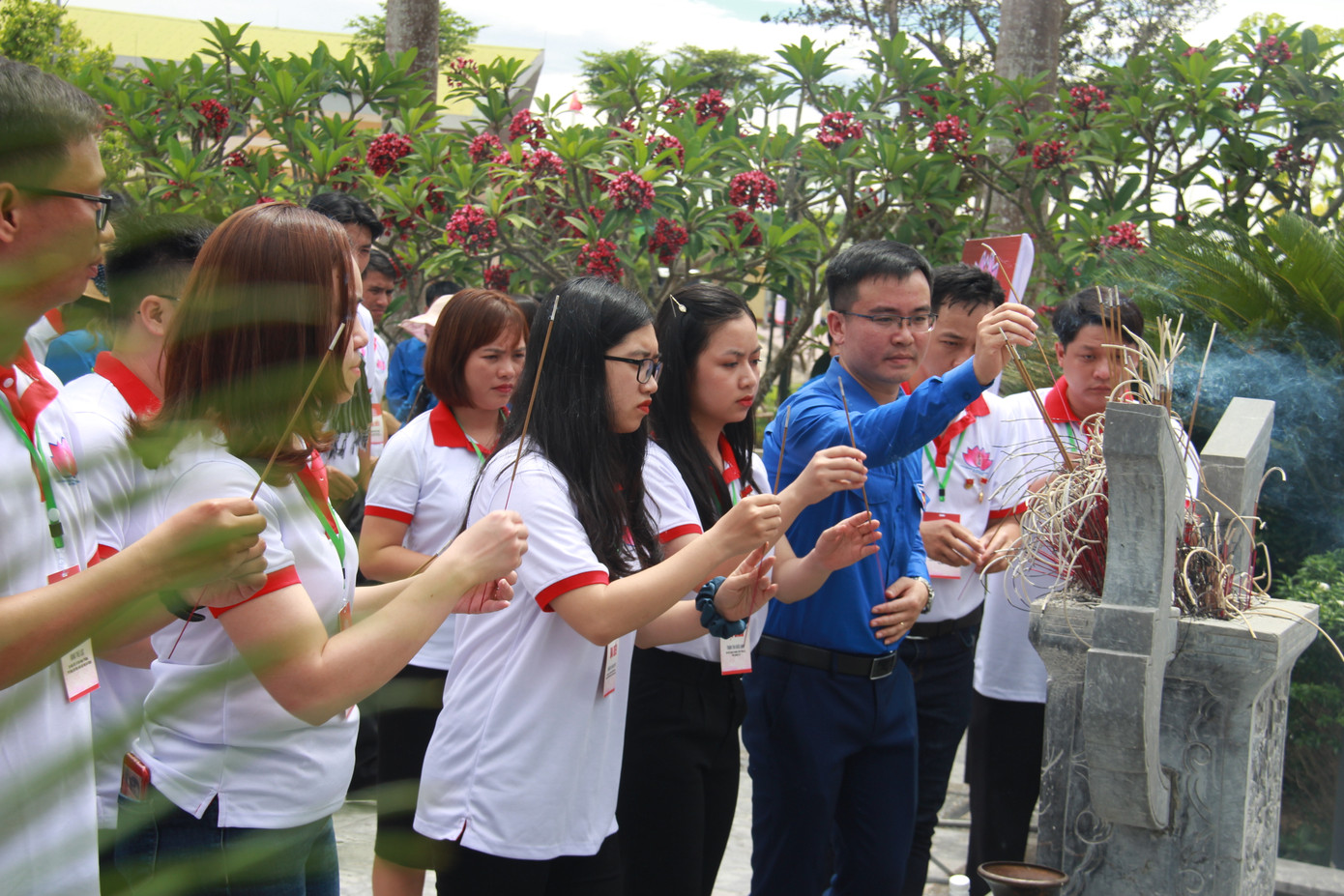 Thanh niên cần vượt qua cám dỗ và tiêu cực ảnh 3