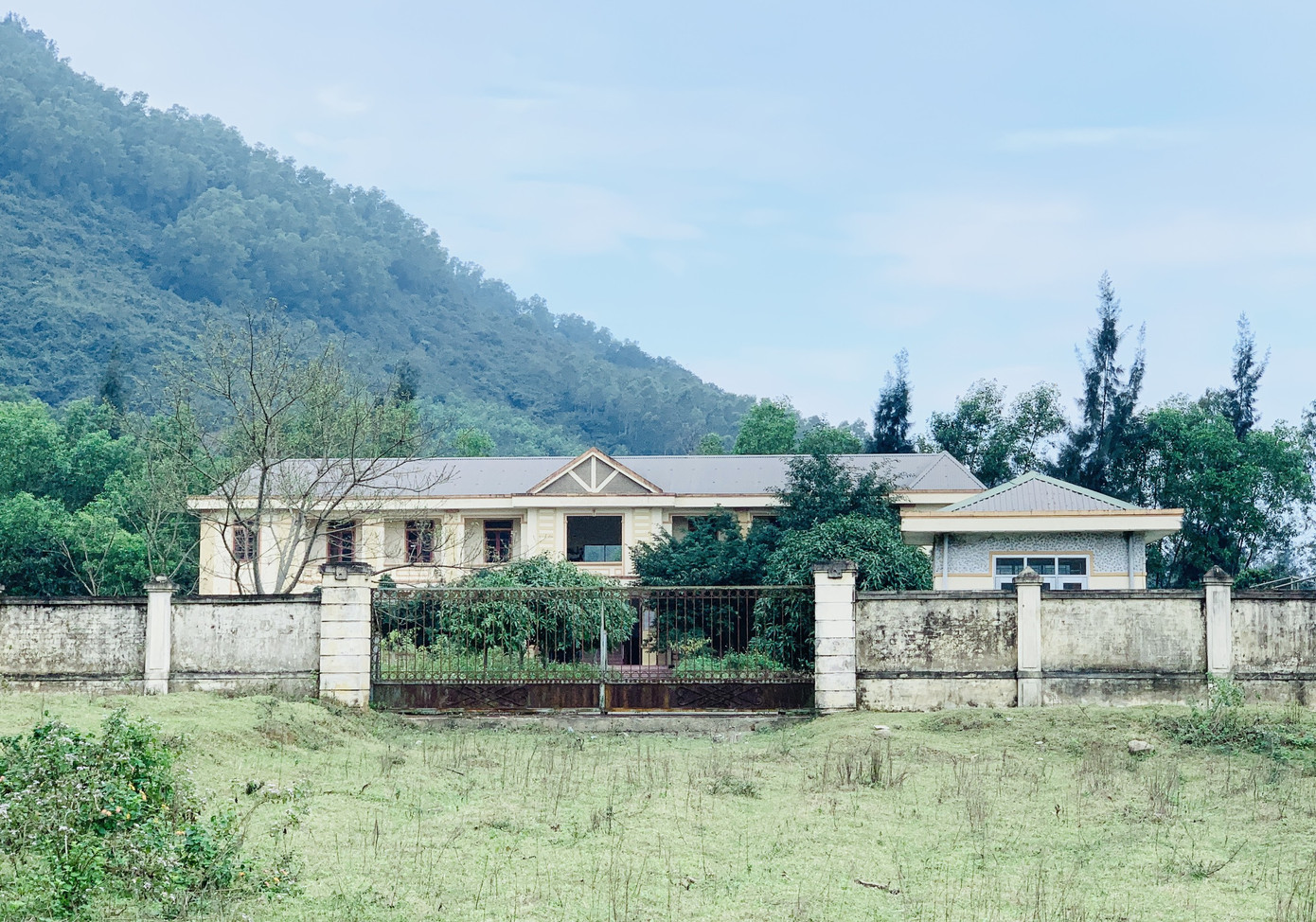 Trung tâm dạy nghề khuyết tật tiền tỷ bỏ hoang ảnh 16