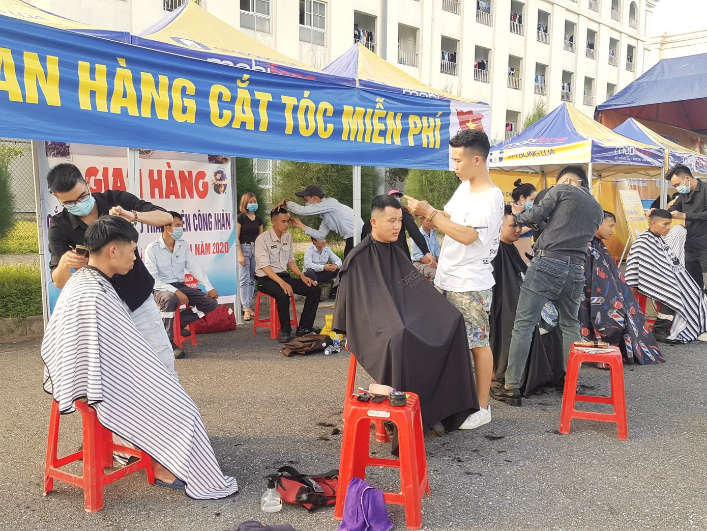 ‘Gian hàng 0 đồng’ ấm lòng thanh niên công nhân ở Hà Tĩnh ảnh 7