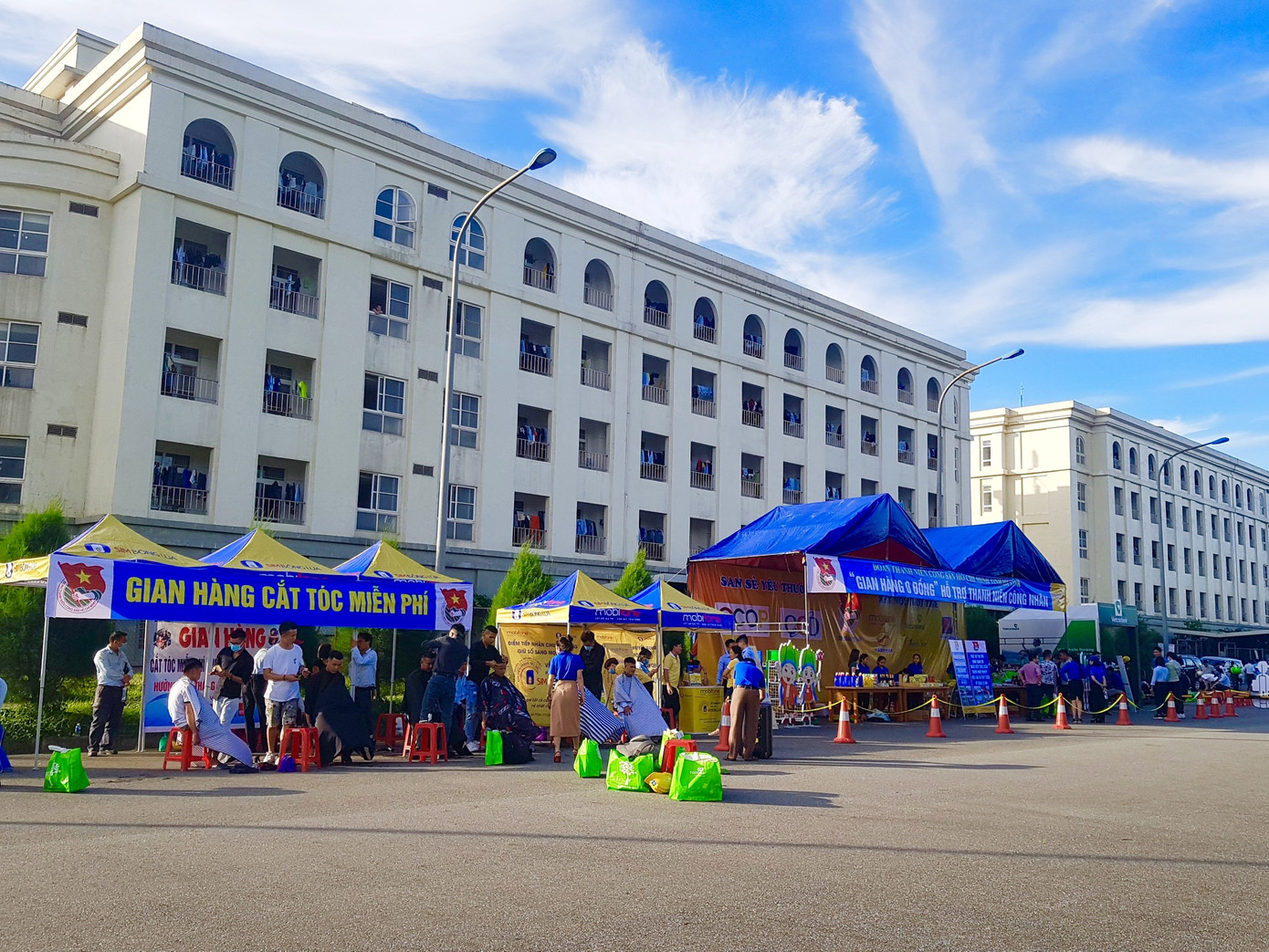 ‘Gian hàng 0 đồng’ ấm lòng thanh niên công nhân ở Hà Tĩnh ảnh 9