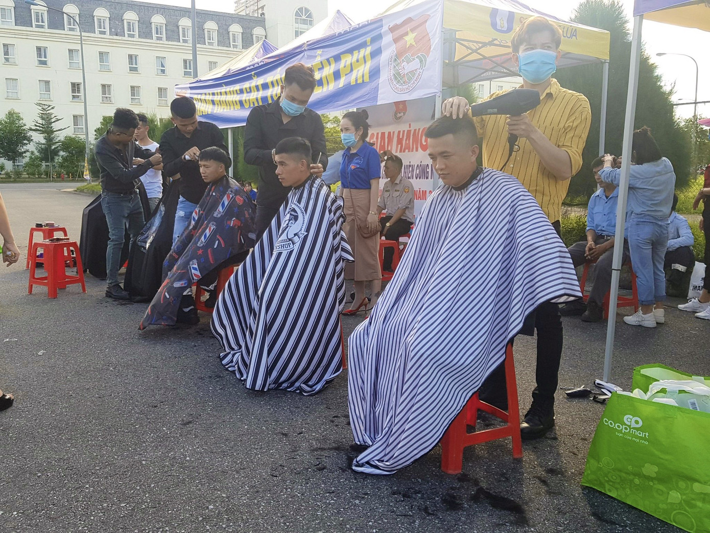 ‘Gian hàng 0 đồng’ ấm lòng thanh niên công nhân ở Hà Tĩnh ảnh 6