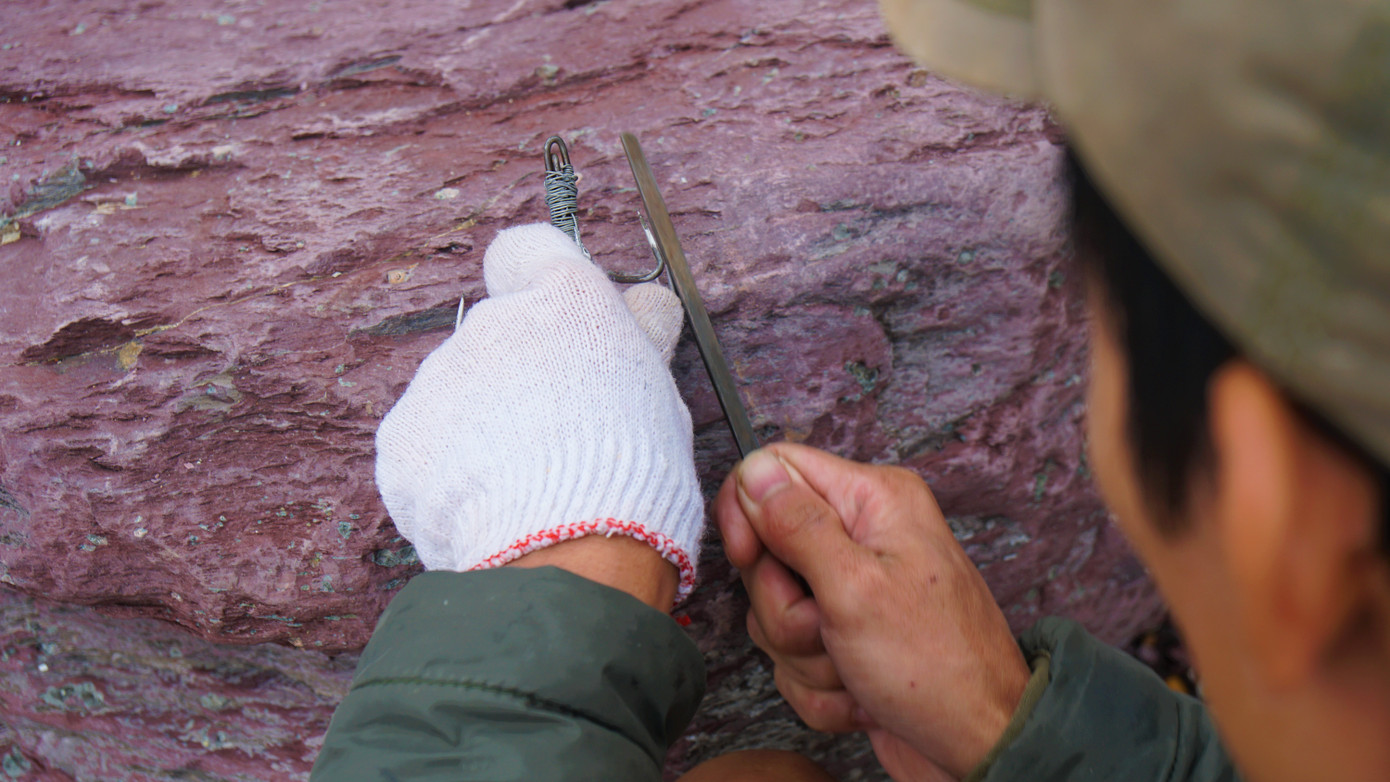 Hồ Kẻ Gỗ xả lũ, dân kéo nhau đi săn cá ‘khủng’ ảnh 4