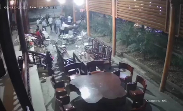 Mâu thuẫn khi đi chúc Tết, nhóm côn đồ xông vào nhà dân chém người ảnh 1