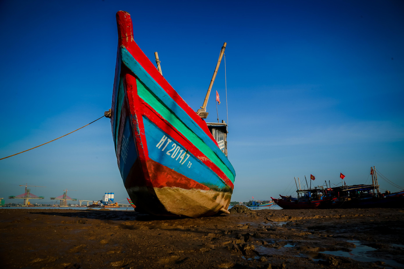Cảng cá hơn 110 tỷ bị bồi lấp, tàu thuyền 'treo' trên cát ảnh 3