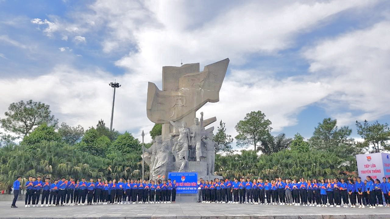 Tiếp lửa truyền thống 90 năm Xô viết Nghệ Tĩnh ảnh 4