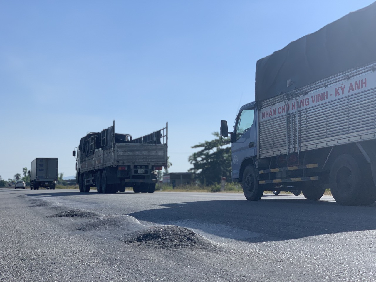 Rùng mình nhìn 'sống trâu, luống khoai' chi chít trên tuyến đường tránh Hà Tĩnh ảnh 2