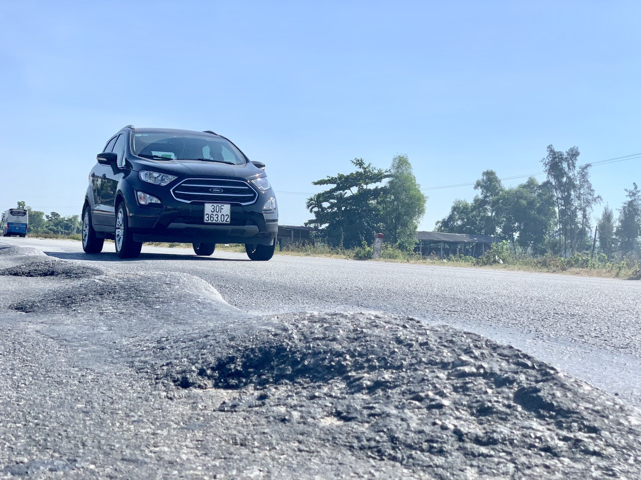 Rùng mình nhìn 'sống trâu, luống khoai' chi chít trên tuyến đường tránh Hà Tĩnh ảnh 7