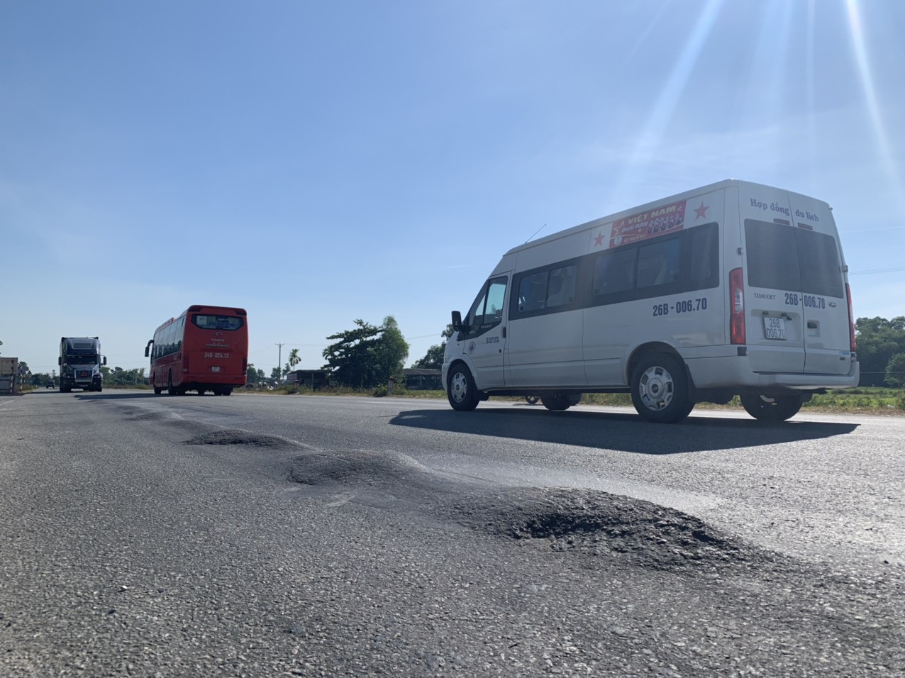 Rùng mình nhìn 'sống trâu, luống khoai' chi chít trên tuyến đường tránh Hà Tĩnh ảnh 4