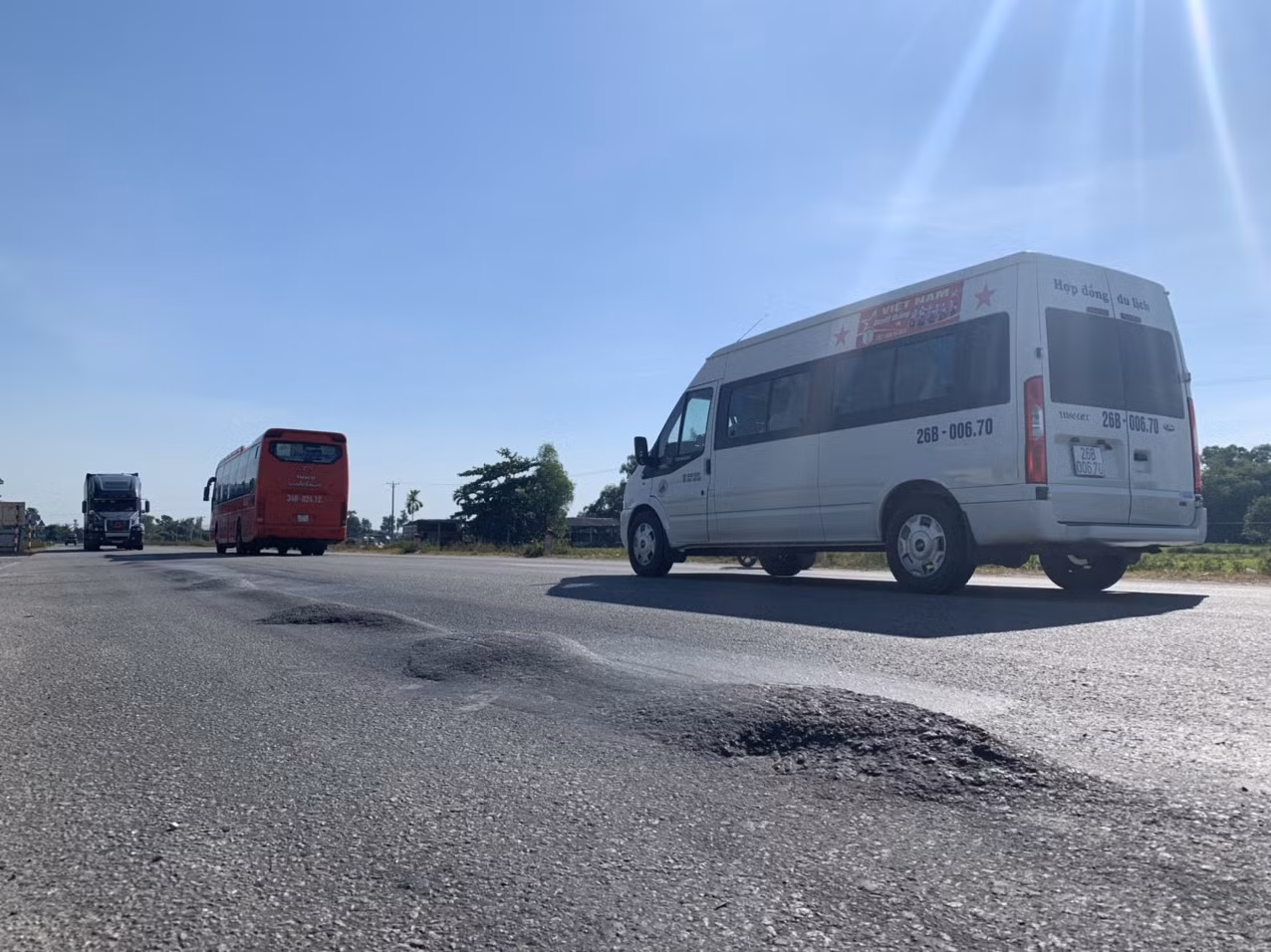 Rùng mình nhìn 'sống trâu, luống khoai' chi chít trên tuyến đường tránh Hà Tĩnh ảnh 4