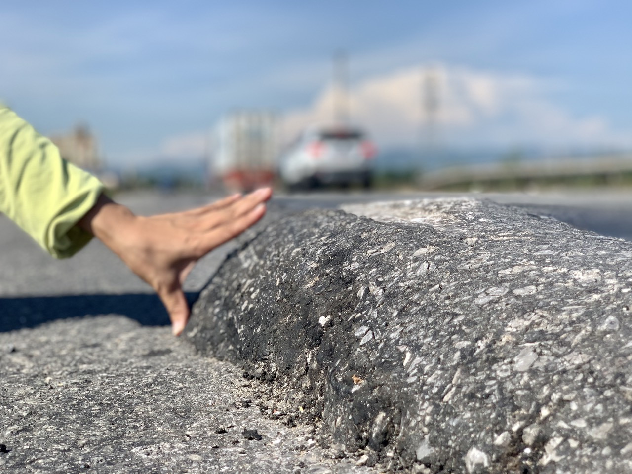 Rùng mình nhìn 'sống trâu, luống khoai' chi chít trên tuyến đường tránh Hà Tĩnh ảnh 13