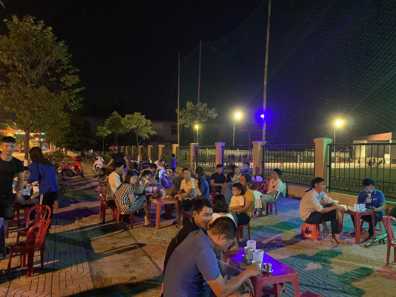 Đoàn thanh niên bán nước chè gây quỹ mái ấm ảnh 2