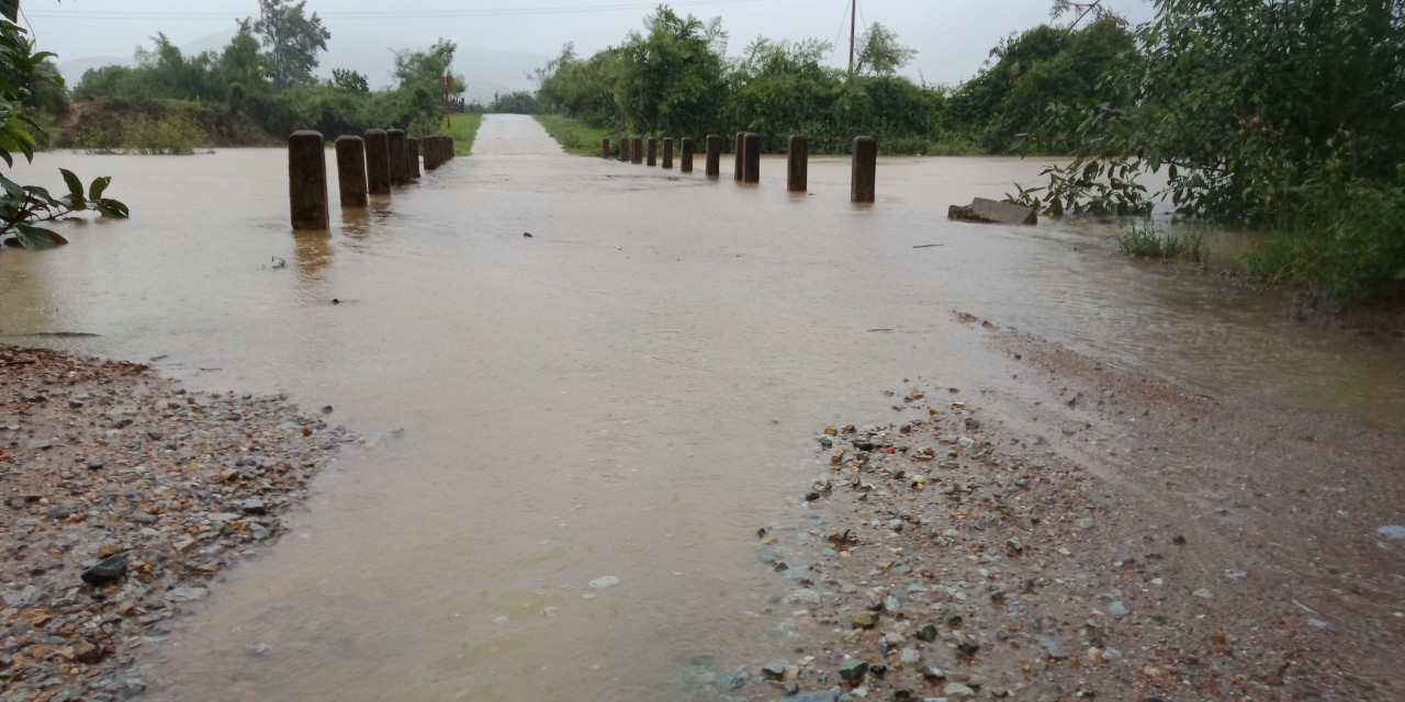 Hơn 23.000 học sinh miền núi Hà Tĩnh nghỉ học do mưa lũ ảnh 1