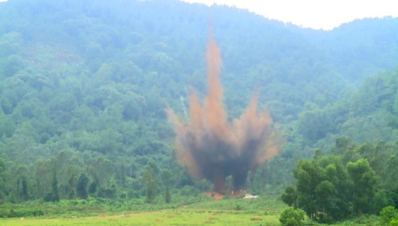 Phát hiện 2 quả bom 'khủng' sau mưa lũ ở Hà Tĩnh ảnh 7