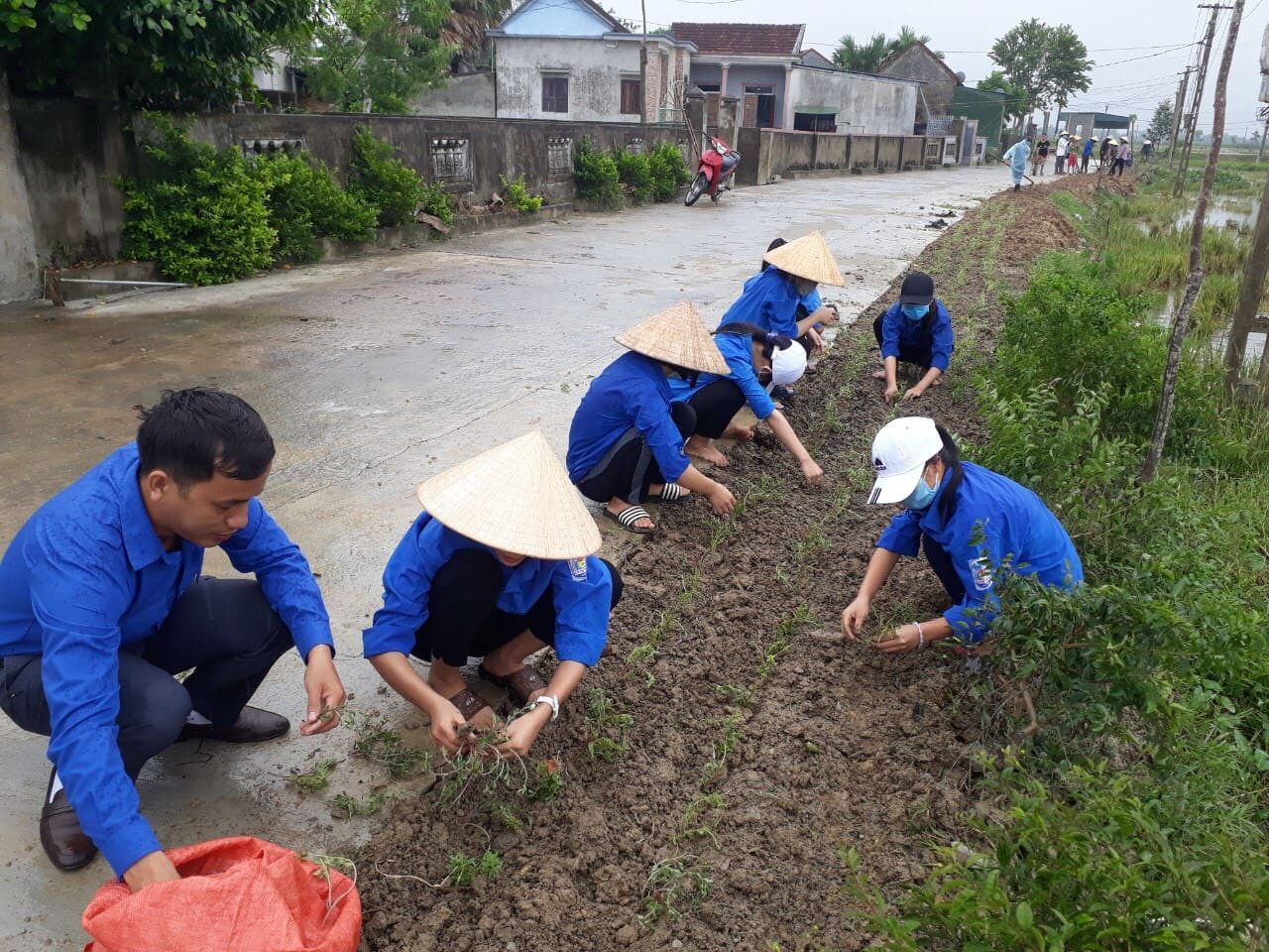 Thanh niên Hà Tĩnh ra quân chiến dịch 'Làm cho thế giới sạch hơn' ảnh 5