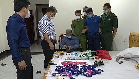 Đột kích nhà nghỉ, bắt gã đàn ông vận chuyển lô ma túy 'khủng' ảnh 1