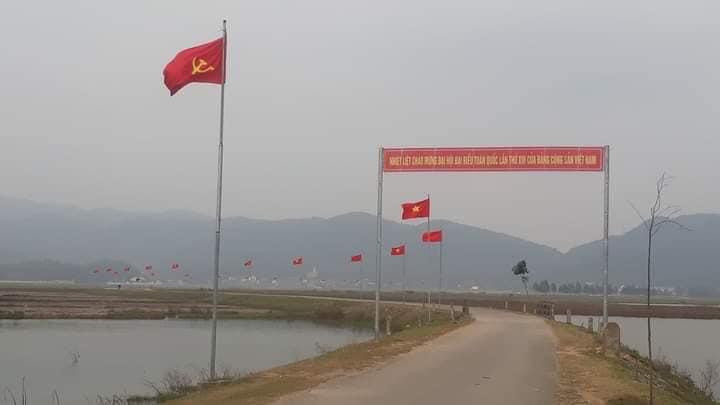 Đỏ thắm Quốc kỳ nơi miền rẻo cao xứ Nghệ ảnh 6