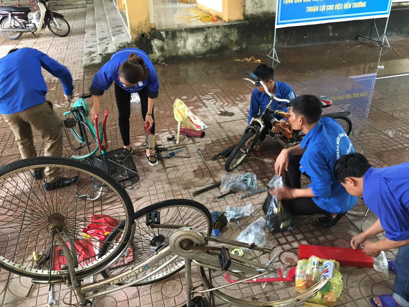 Đoàn thanh niên Hà Tĩnh ‘biến’ phế liệu thành xe đạp tặng học sinh nghèo ảnh 2