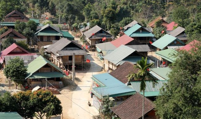 Đỏ thắm Quốc kỳ nơi miền rẻo cao xứ Nghệ ảnh 4